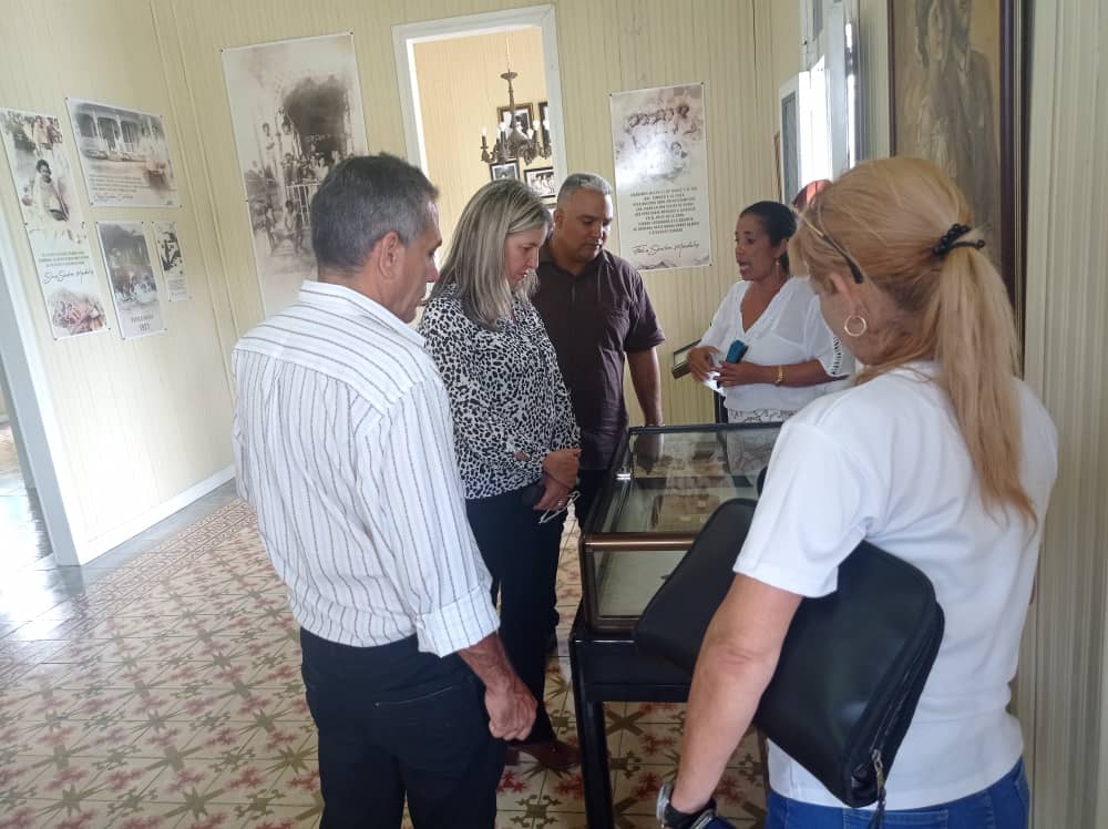barreto_nt's tweet photo. Emotivo, sensible e inspirador encuentro en Museo Casa Natal Celia Sánchez Manduley. SIEMPRE tendré que agradecer esta magnífica oportunidad. #CubaViveEnSuHistoria https://t.co/nn4oShsnbf