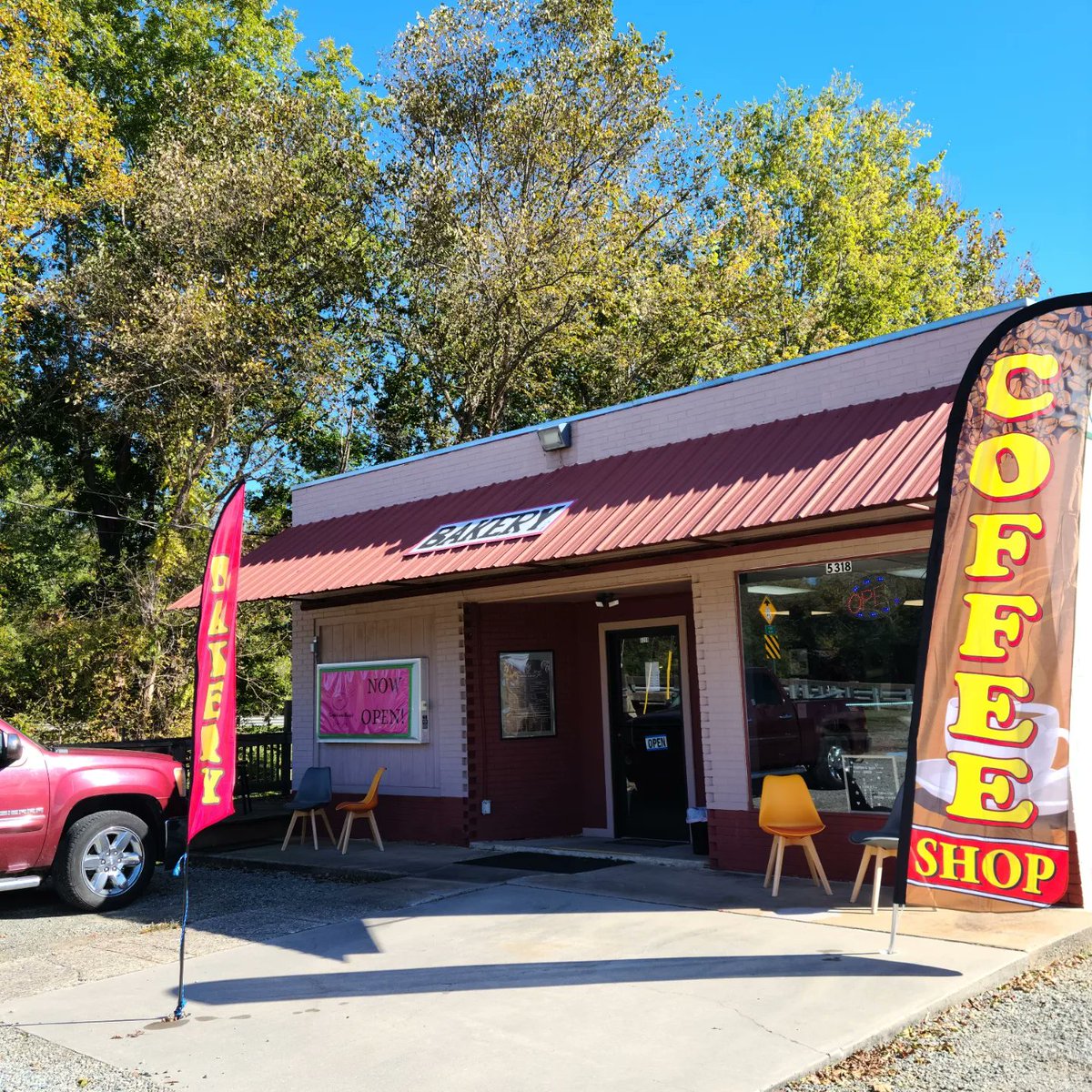 pumpkinandbuggs's tweet photo. Grand Opening!  Halifax Coffee Shop by Pumpkin and Bugg's Bake Shop 
Now, Open Tuesday to Saturday 
10:30 am. - 6:30 pm. 
Iced or Hot Drink Menu this week:  Moca Vanilla Latte, Vanilla Latte, Pumpkin Spice, Cinnamon Latte, Dark Moca, Lemonade, Tea and Hot Apple Cider. https://t.co/UqTD8GJTeV