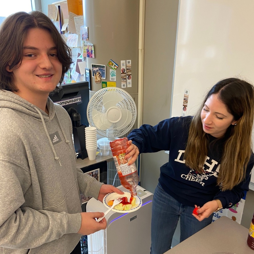 Tasting a bit of culture in French and Spanish classes last week!
#croissantauxamandes#painauchocolat#frutasconchamoy#bonappétit#merciArno’s #BeLegendary #epsb #yeg #co #LOHS_Languages