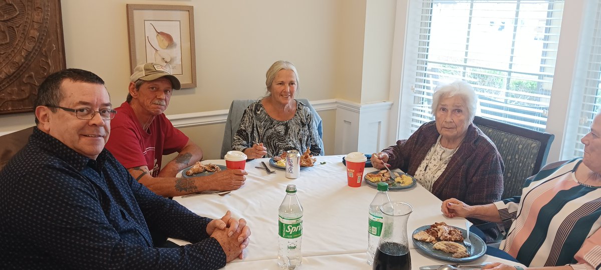 We had a great turn out for our Sunday brunch!  It was nice to see families together!