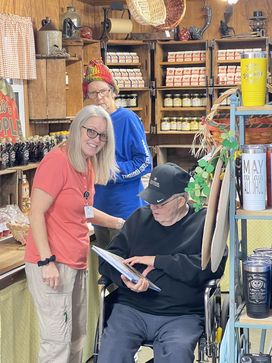 OakwoodHC's tweet photo. Out and about: We took a drive today and stopped at Reids Orchard to shop and enjoy the fall scenery. #TrilogyLiving #reidsorchard https://t.co/06DHtijqBz