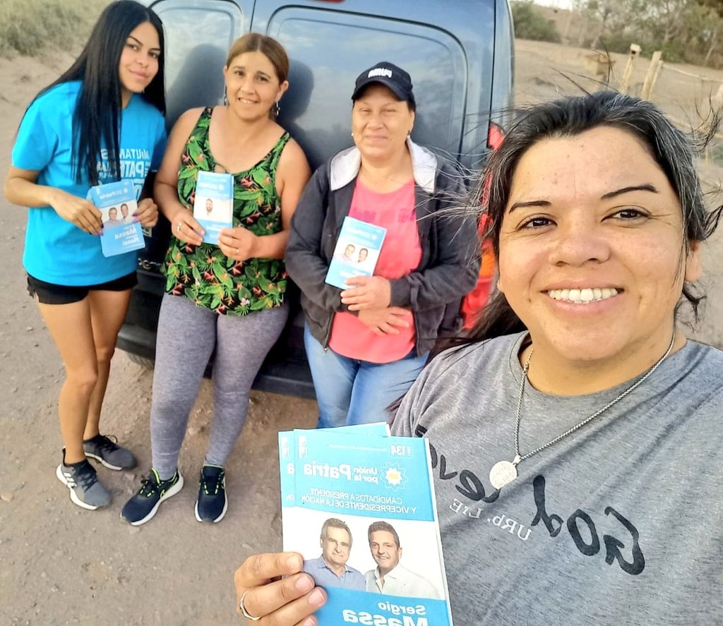 HRubenCuello's tweet photo. #ElCentral #NuevaCalifornia #SanMartin
Convencidos del contenido de nuestro movimiento, amplio y diverso,donde la Democracia es fundamental para tener libertad y trabajo. 

Con dignidad y coherencia, no con los mismos de siempre disfrazados de novedad. Por eso #MassaPresidente 🇦🇷 https://t.co/OBh1BvzI3E