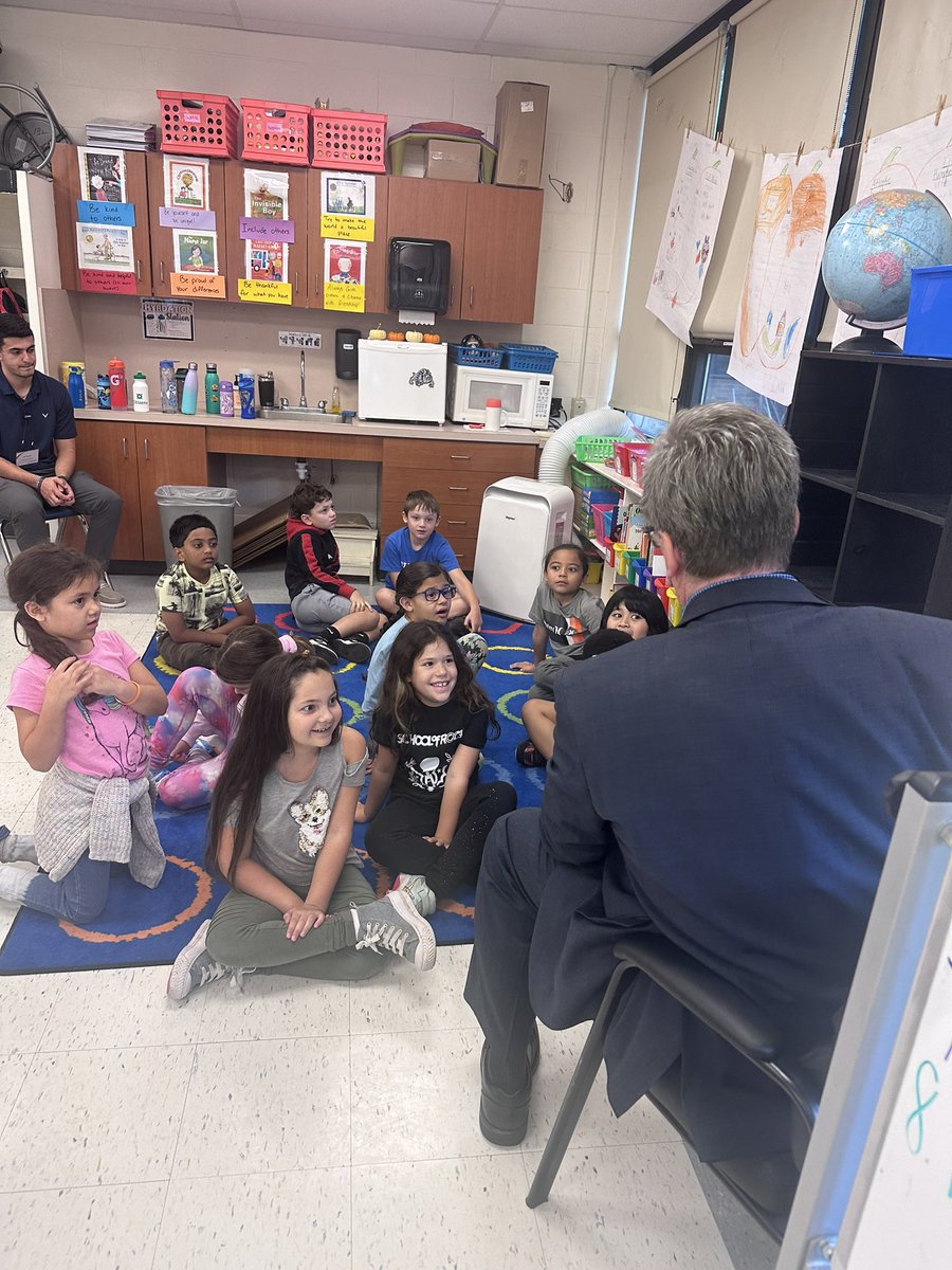 Thank you Dr. Landahl for reading not ONE but TWO books to our 2nd graders! #theylovedit #Glenham <a href="/mlandahl/">Matt Landahl</a> @CassandraOrser <a href="/JustineAtty6/">Justine Atty</a>