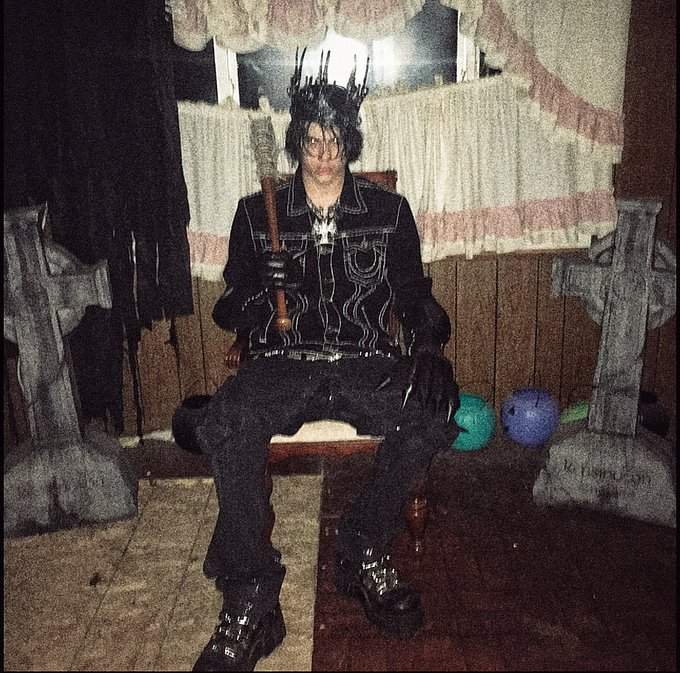 100_gecs_'s tweet photo. @SEMATARYGRAVEMN https://t.co/xA48Jn25mL