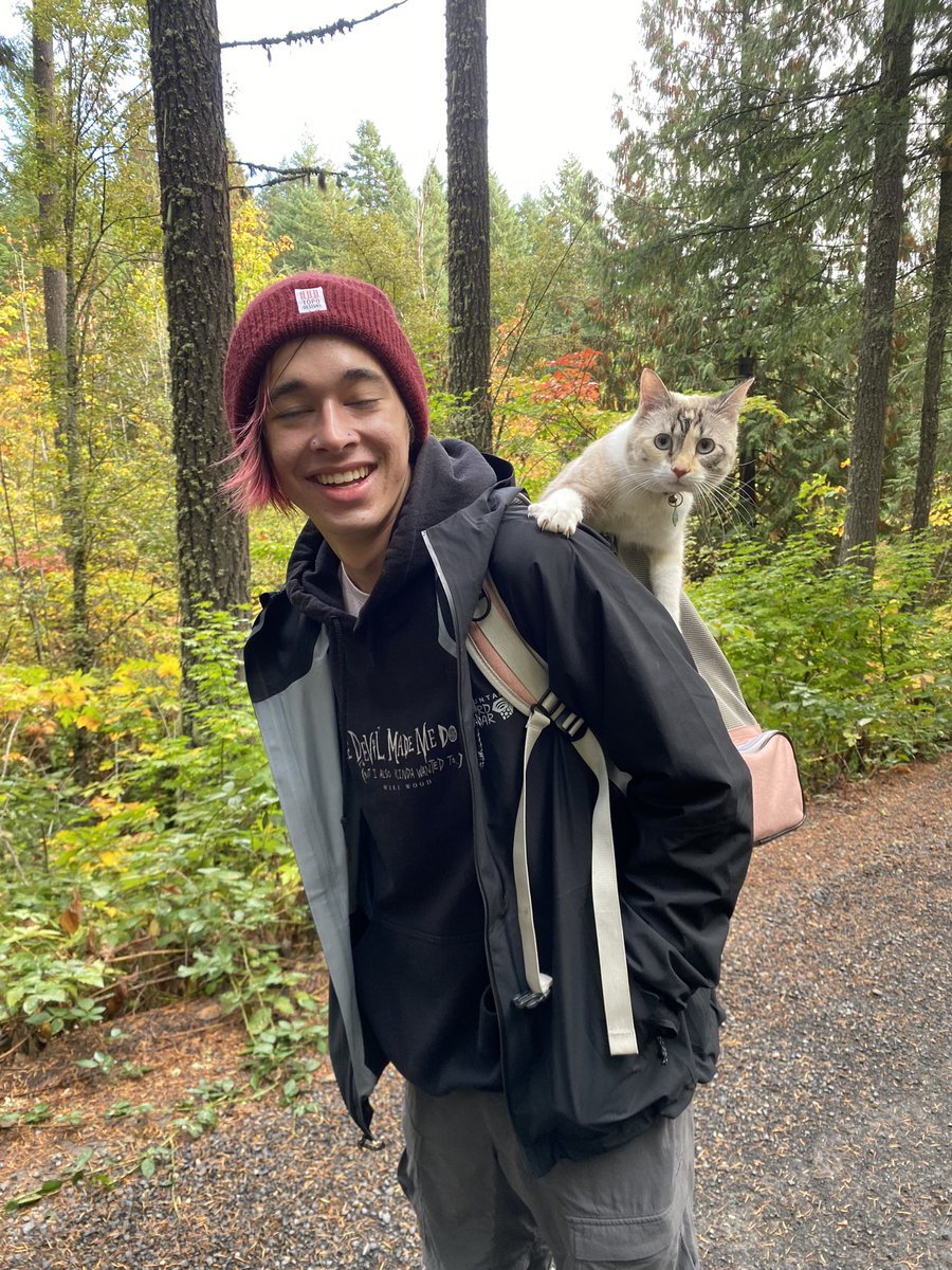 elfbar420's tweet photo. rico had a wonderful fall break trip🍃 https://t.co/yZGSDwnydM