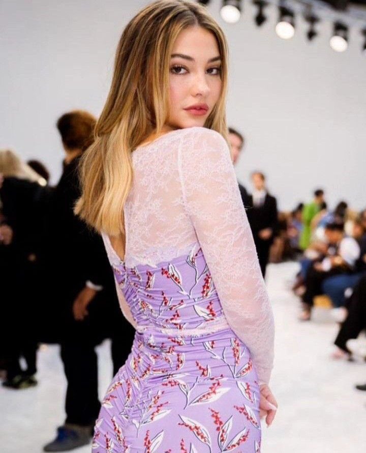 clinepics's tweet photo. madelyn cline by Rabanne at the #PFW23 https://t.co/D7hNiBW8oC