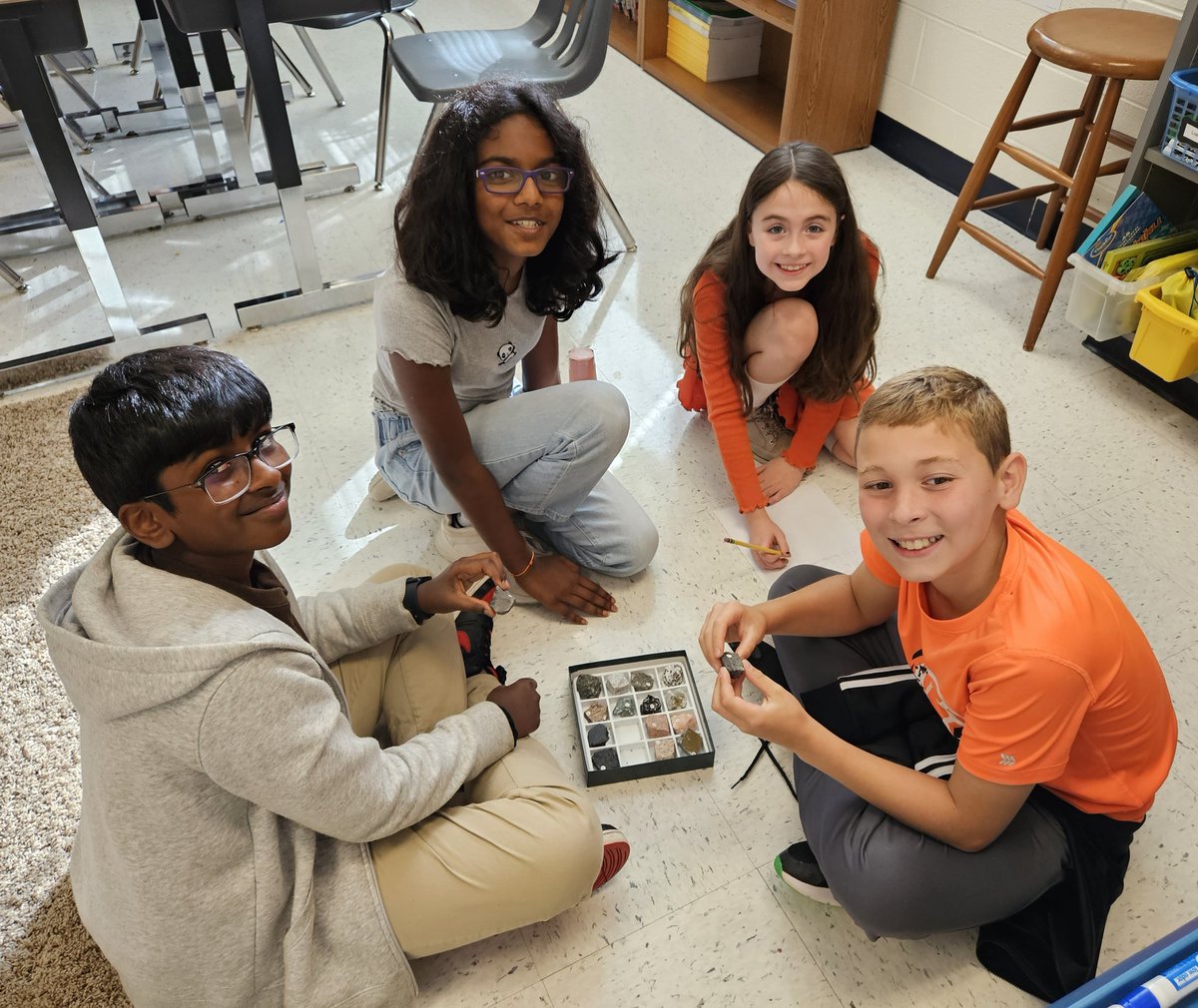 Observing the properties of different rocks and fossils! <a href="/RLCPrincipal/">Diane Insari</a>