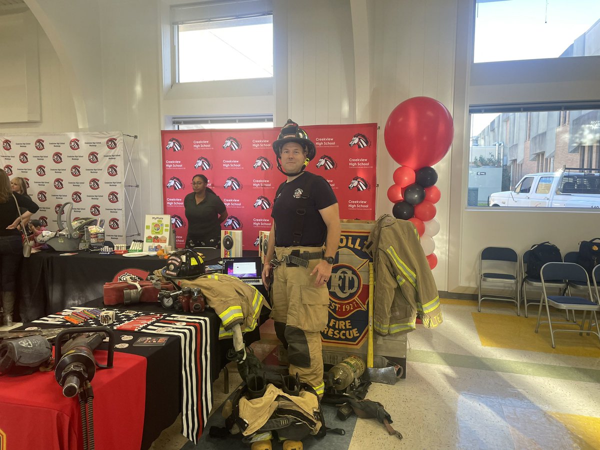 SulakCFB's tweet photo. CTE preview night for CFB 8th Graders!  We have so many amazing programs to be a part of! Creekview HS, We’re the helping-people people. https://t.co/kmviYJLw9c