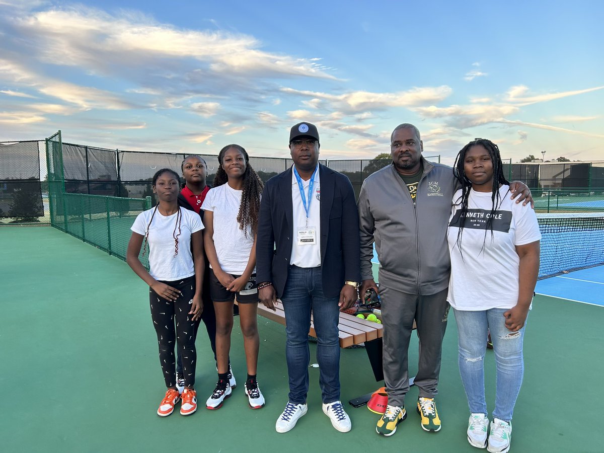 npmspanthers's tweet photo. Today, our tennis team received valuable lessons from professional tennis players. Thank you, Mr. Johnny Dodd for the opportunity. 🎾🎾🎾 https://t.co/vsd5Ttmty9