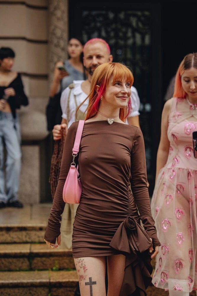 paramorebr's tweet image. Hayley Williams durante o New York Fashion Week. 2023.