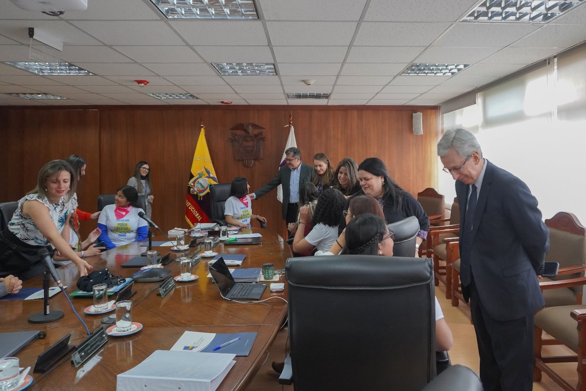 CedecEcuador's tweet photo. #TomadePoder en la @CorteConstEcu | Las lideresas del #MovimientoPorSerNiña llevaron a cabo una toma simbólica de poder en el Pleno de la Corte Constitucional del Ecuador. https://t.co/aodh0kwikN