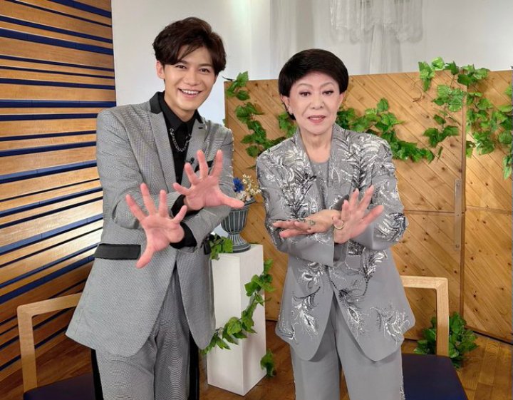 今日は #ドシラソファミレオン♪の収録でした🎤

なんと！
12月のスペシャルゲストは #美川憲一 さんです✨デビュー前に美川さんと初めてお会いした時の自分の姿を思い出し大変感慨深く、それと同時に更に気が引き締まりました🔥

#つかこん までーーー😭
本当にありがとうございます⭐️