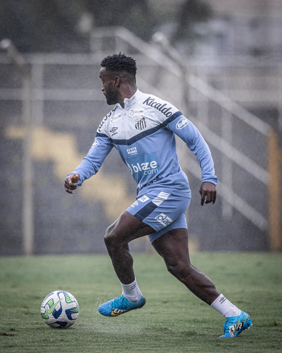 SantosFC's tweet photo. Na canhota! https://t.co/9tIX0PYkhI