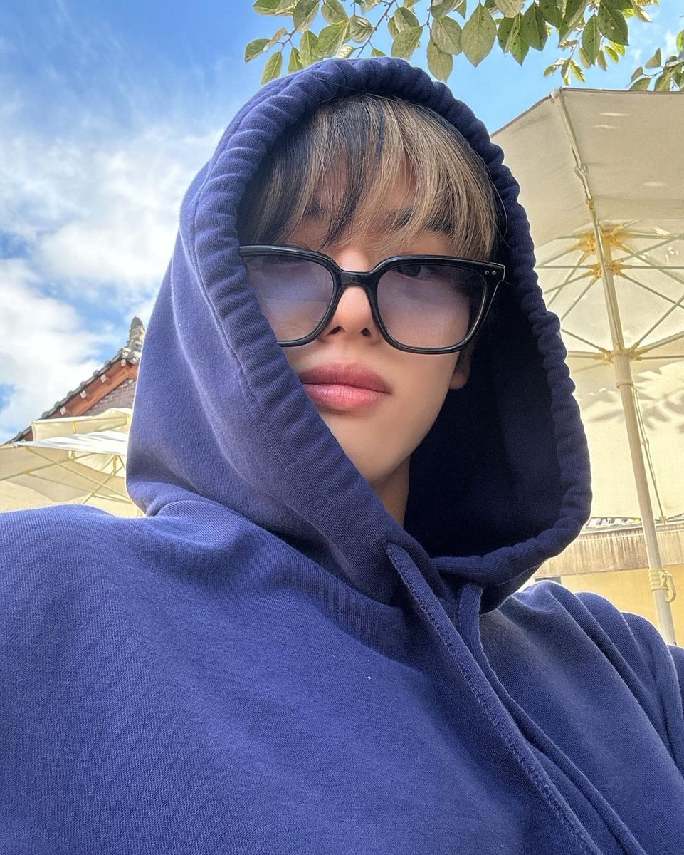 todayHONGSEOK's tweet photo. 231018 오늘의 홍석 | today's HONGSEOK
Hongseok's (_hongseokie) Instagram Update 

[#HONGSEOK] Nice weather to wear a hoodie⛅

🔗 https://t.co/taa7QZ6ZFm

@CUBE_PTG #펜타곤 #PENTAGON #홍석 https://t.co/EsJx7NnmX6