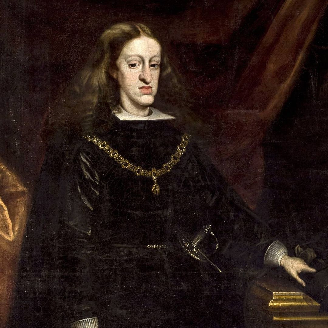 fasc1nate's tweet image. Charles II of Spain was the result of nearly 200 years of inbreeding. 

The House of Habsburgs stopped introducing new genes at around 1550, leading to a circular family tree.

Charles II had been born the son of an uncle-niece relationship, and historians Will and Ariel Durant…