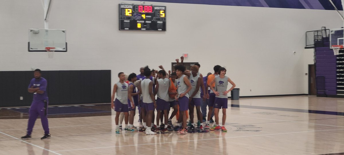 HHS-TV (@hhs_television) on Twitter photo Pulled up on <a href="/CoachCReid/">Coach Chris Reid</a> and his <a href="/Humblebball/">Humble Basketball</a> players to watch them practice. I'm ready to watch them go. <a href="/HumbleISD_CTE/">Humble ISD CTE</a> <a href="/HumbleISD_HHS/">Humble High School</a> #Morein24 Pulled up on <a href="/CoachCReid/">Coach Chris Reid</a> and his <a href="/Humblebball/">Humble Basketball</a> players to watch them practice. I'm ready to watch them go. <a href="/HumbleISD_CTE/">Humble ISD CTE</a> <a href="/HumbleISD_HHS/">Humble High School</a> #Morein24