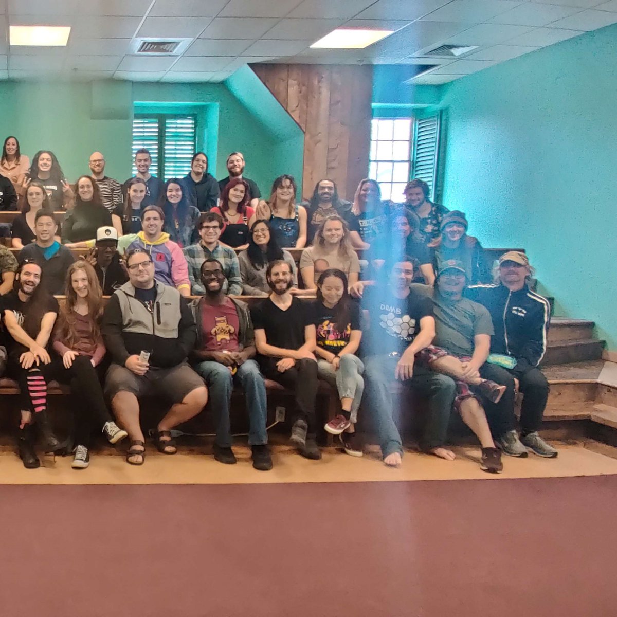 This fantastic craft was made by attendees of this year's Killer Queen and Friends. These beautiful people are so talented.😍

📸Todd Blatt