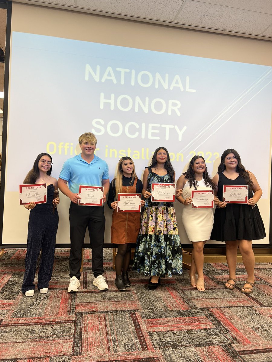 StellKristal's tweet photo. OHS National Honor Society officer inauguration. Tate was sworn in as the new Vice President. @NHSBronchos @StellTate https://t.co/83wma6oFwP