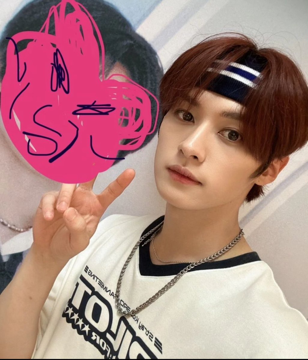 charmnhi's tweet photo. dont worry abt him https://t.co/bVS0LhNWJS
