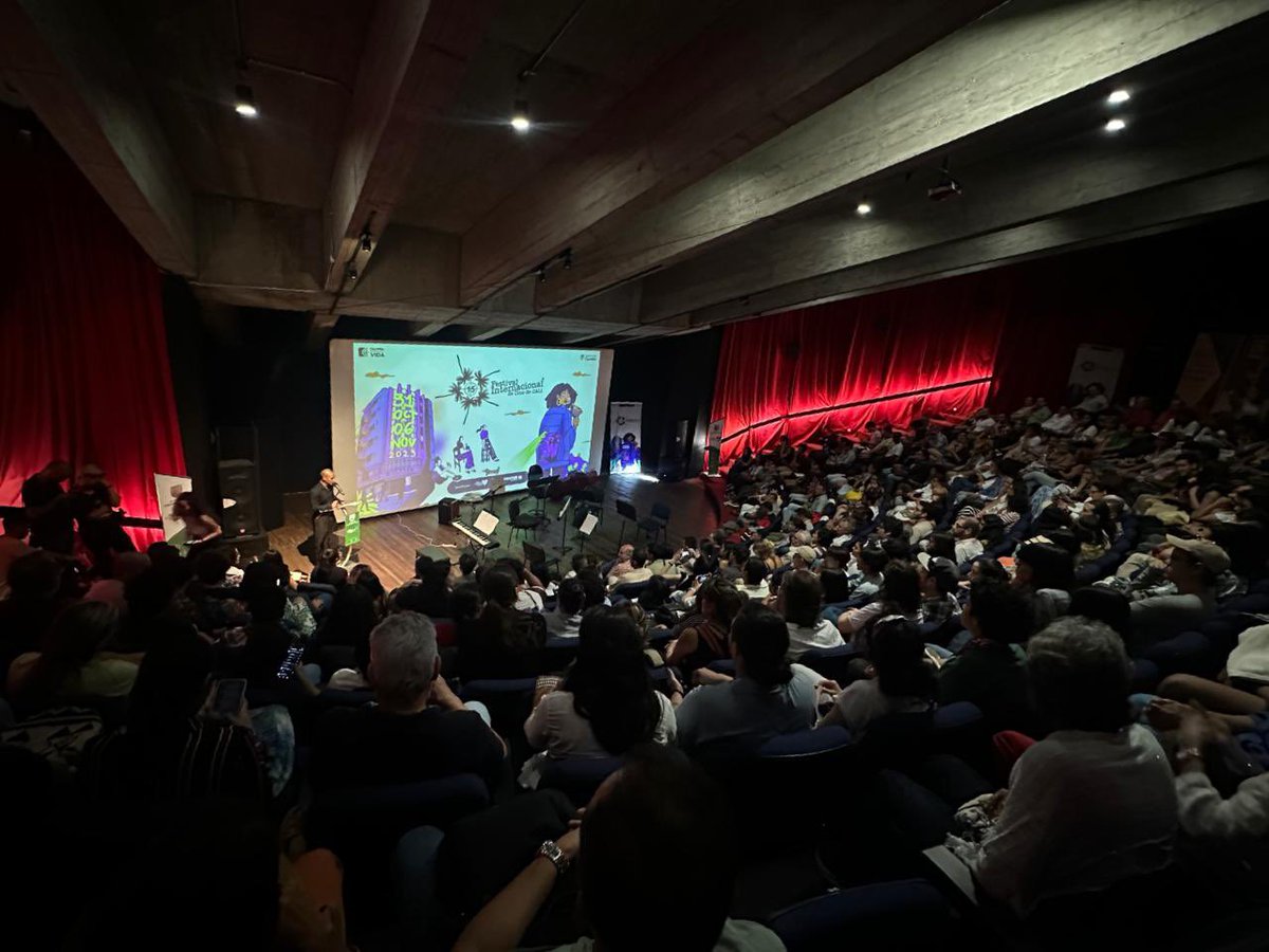 ficcalioficial's tweet photo. “Es gratificante ver cómo la Cinemateca se nos está quedando pequeña. Por eso, desde la @CaliCultura seguimos abriendo espacios. Un proceso que llega a la versión 15 con una gran consolidación. A todos los equipos gracias”, @dianamledesma, subsecretaria de Artes. 🧵👇🏼 https://t.co/snBhVPZLPO