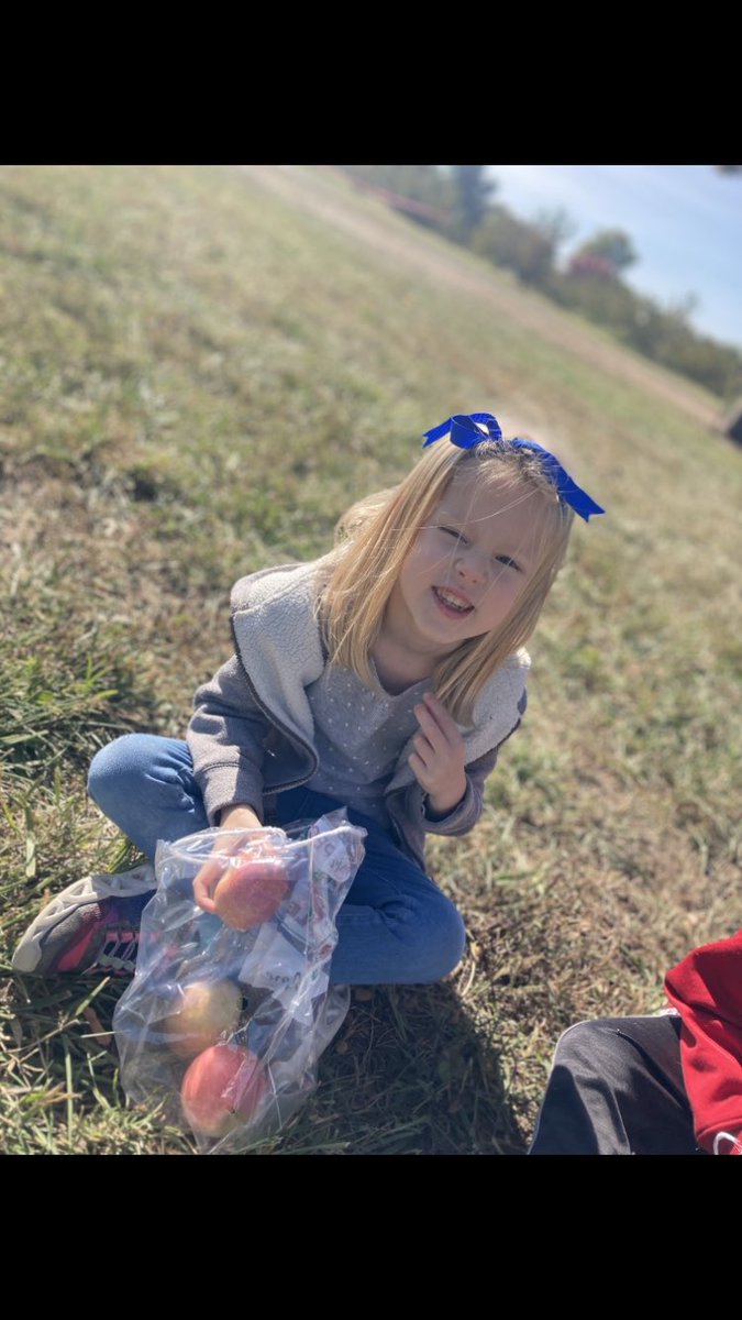 ChrissyMooney23's tweet photo. Field trip FUN! 🎃🍎🐐 #AdventureAwaitsBP @bp_mustangs https://t.co/8fUmtXYr7u