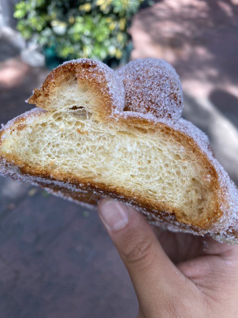 Llegamos al 58vo. Pan de Muerto y este fue la joya de DaSilva; un pan muy tradicional, con sabor a azahar y muy ligeros toques de mantequilla; corteza bien dorada, huesos crujientes y la miga rica, aunque ligeramente seca... ¡Me gustó! #PanDeMuertoChallenge