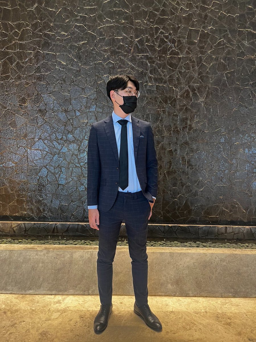 因為某些原因 暫時住在家裡 有高雄的西裝男能認識嗎？