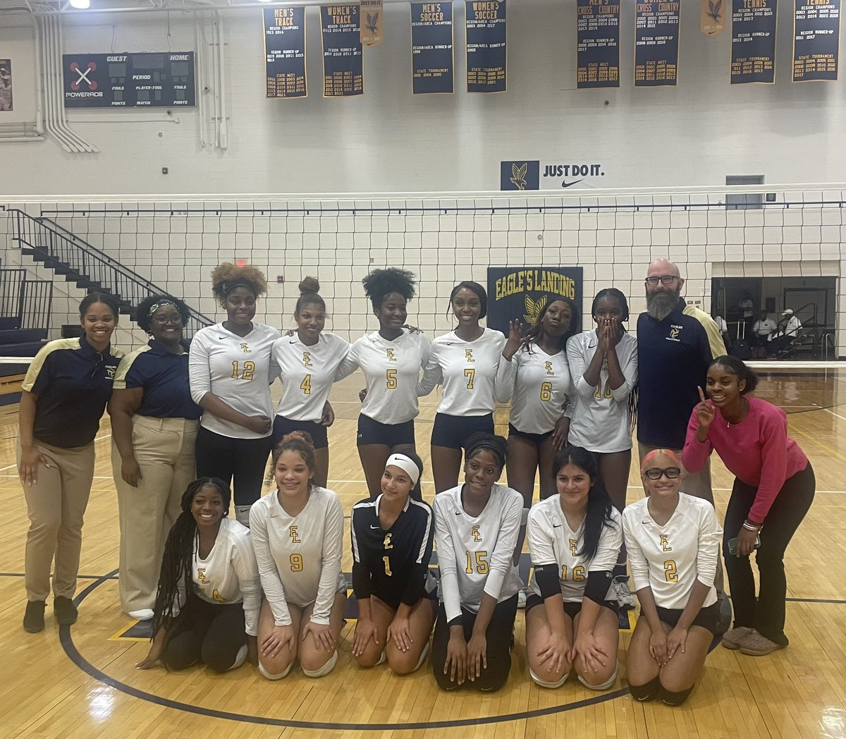 EAGLES for the WIN!!! Congratulations @ELCoachKellogg, @FCulverson, and @elh_volleyball! Round 2 of State Playoffs here we come💛💙! 
#EagleStrong
#ExcellenceInAthletics 
@KindraTukes @RWilliams_EDS @MrArnoldtheGol1 @Holla_at_Ayala
@ELHS_HCS 
@EagleAthletics