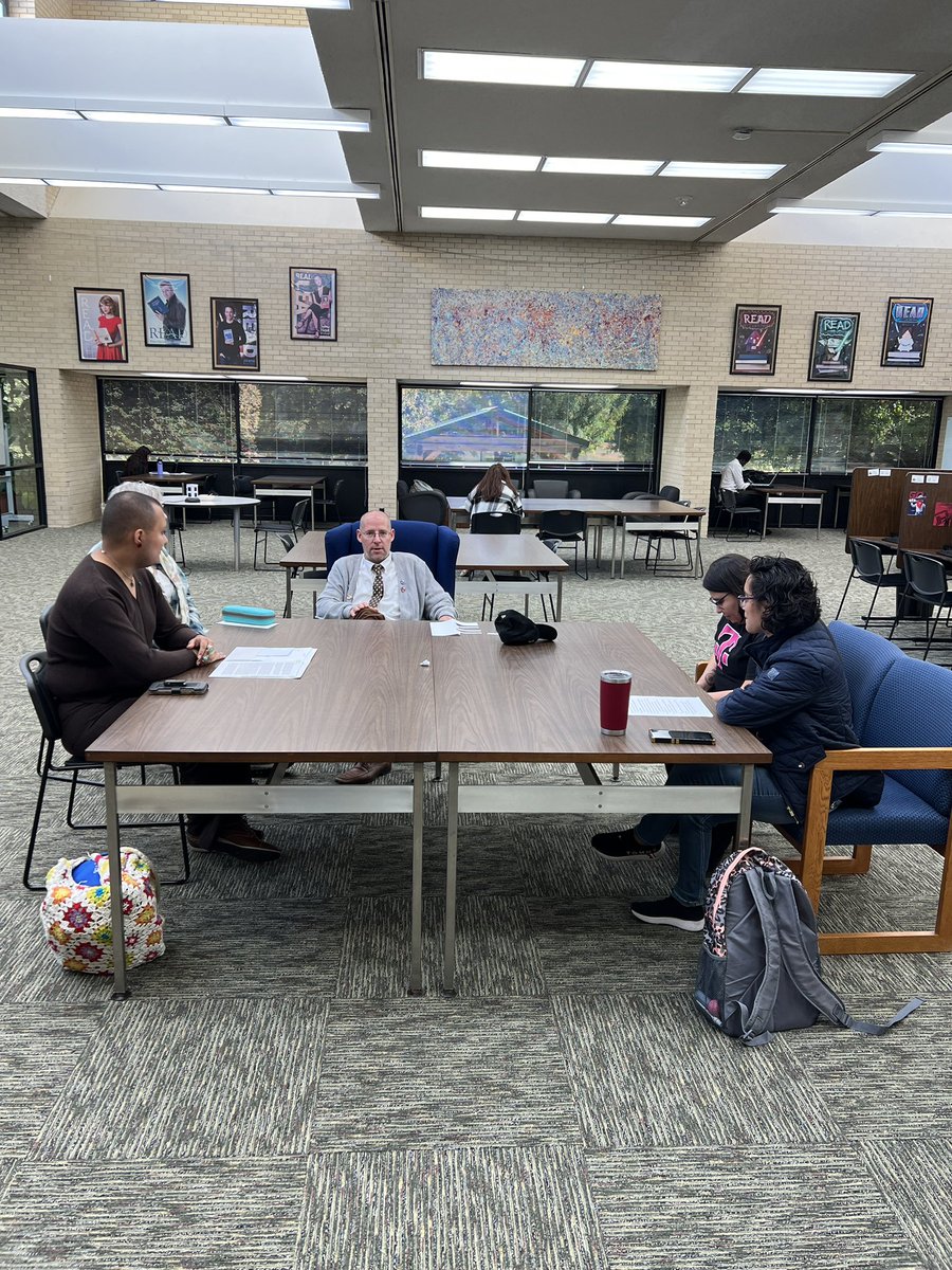 SCCCKsLibrary's tweet photo. SCribblers — the @SCCCLiberalKS creative writing club —held its meeting @SCCCKsLibrary on Wednesday with participants sharing their works and stories! #scccsaints #creativewriting #writing #morethanjustbooks https://t.co/D1pNJZBhRO