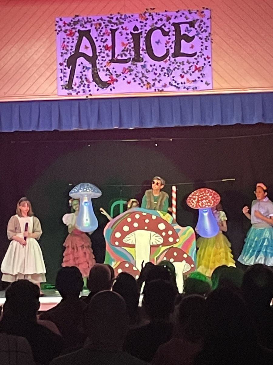 DaggMontFWISD's tweet photo. So impressed with the dedication and hard work of our students. Support the fine arts and students will succeed in life. @FortWorthISD @FWISDVPA @dbenavidez2 @Roxanne4FWISD @Torius100  #WeLeqdTX @TEPSAtalk https://t.co/1AXsCU1lum