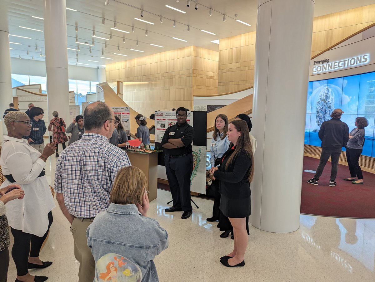 KnightDeal2518's tweet photo. @WakeSTEMECHS 10th graders sharing their PBL takeaways at NC States Envisioning Urban Futures event tonight at Hunt Library https://t.co/J9WkK5VSyY