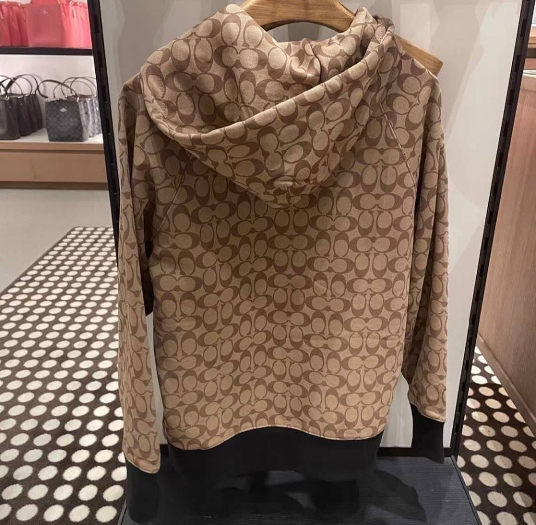 MajiSapiyah's tweet photo. ✅#พร้อมส่ง เสื้อคลุม Coach น้ำตาล
งานฮู้ดแขนยาว ซิปหน้า งานมาใหม่ #New #callection
ราคา 350.-รวมส่งฟรี
เสื้อคลุม ฮู้ดแขนยาว พิมพ์ลาย Coach ทั้งตัว ซิบรูดกลาง สวยถูกใจแน่นอน
🔺ขนาด อก 42" ขนาดกำลังดี น่ารัก
#เสื้อ #coach LT #เสื้อกันหนาว https://t.co/oQadPGzklv
