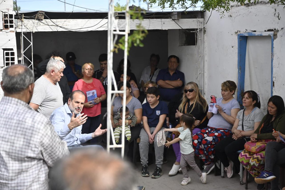 fsusbielles's tweet photo. Gracias a las familias de Villa Parodi por la escucha, diálogo sincero y por contarme sus anhelos y necesidades. 

Voy a honrar esa confianza, a poner el compromiso y la gestión necesaria para lograr el #CambioReal que Bahía y ustedes merecen.

Este 22 de octubre: ¡Acompañanos! https://t.co/AF0eGUbqlA