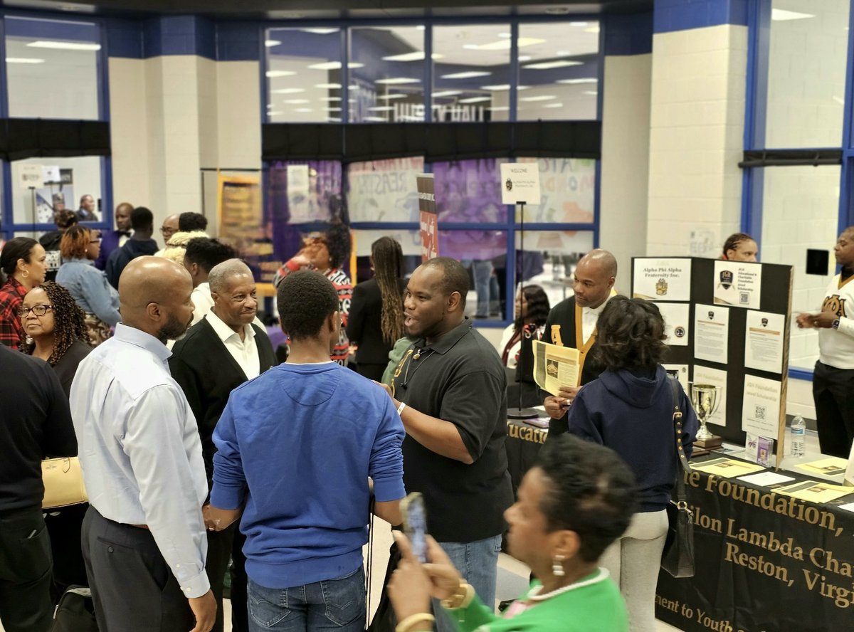 ZUL1906's tweet photo. The Brothers of ZUL at the London County HBCU College Fair 2023. #zul1906 #vacapaf #alphaeast7 #alphaeast #alphaphialphafraternityinc https://t.co/GnFwbTl06x