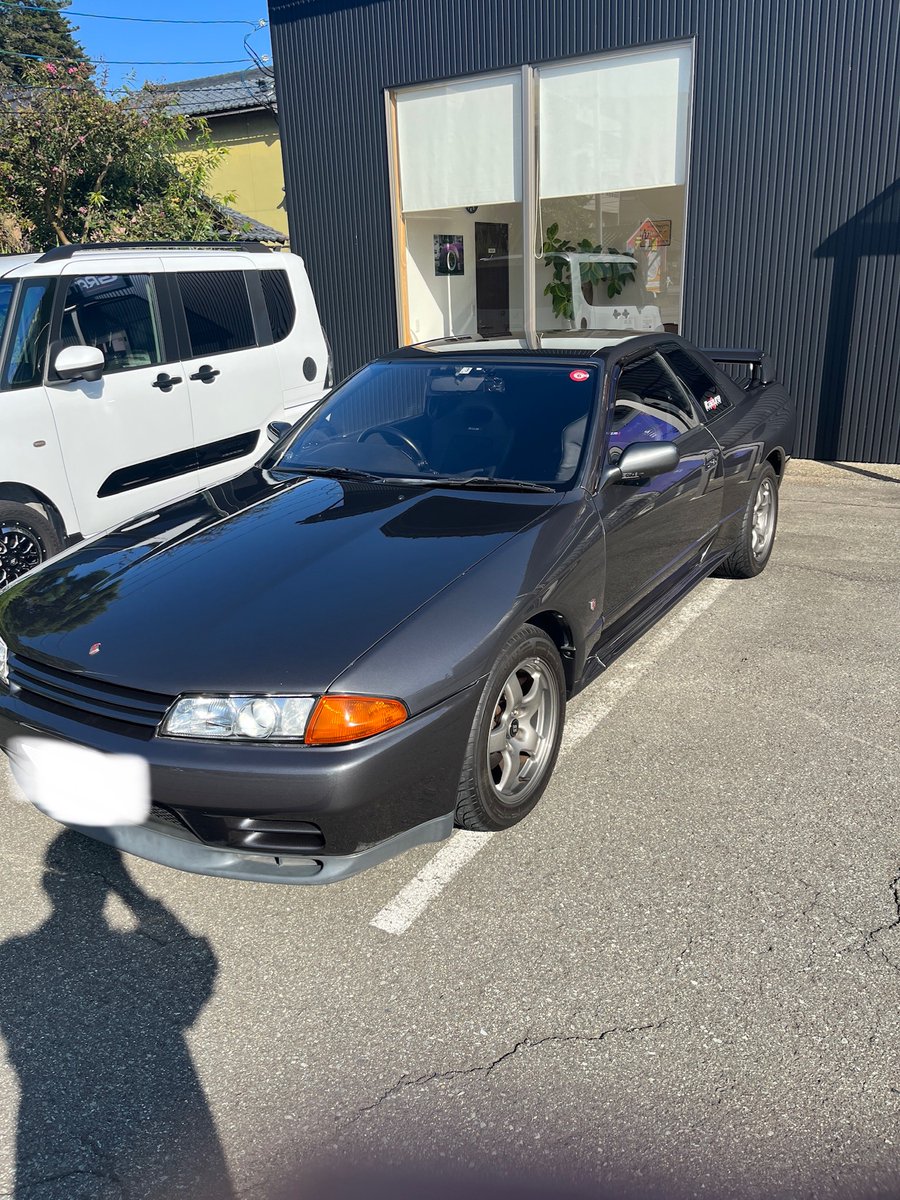 grato07131's tweet photo. R32GTRにガラスコーティングを施工しました。

ボディに水垢や小傷がありましたのでつやつやに磨いて仕上げました。
(写真1枚目before2,3枚目after)

 #タイヤショップ #グラート #福井 #コーティング #ガラスコーティング https://t.co/2p361WKXvG