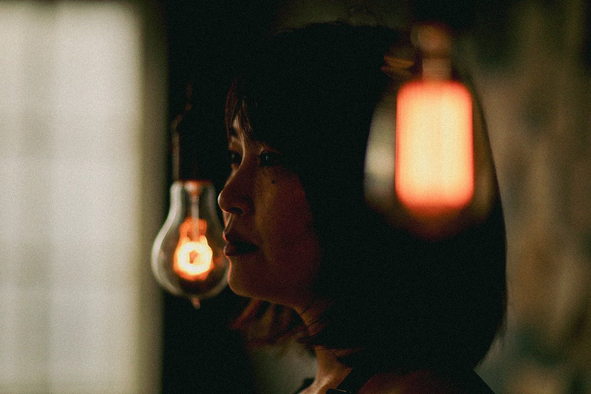 R205STi's tweet image. フィラメント💡

仄暗い中に浮かぶ横顔‼️

model:末長澄華
　　（@sumika_suenaga ）

#canon 
#EOSR6mark2 
#EF85mmf12l 
#プルクラ撮影会