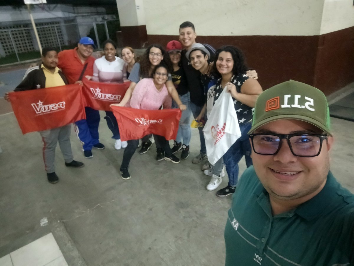 Desde la casa cultural de la parroquia Antímano, estamos activos viendo el programa de nuestro capitán @dcabellor, @ConElMazoDando #NovasNiQueTeVistas #18Oct