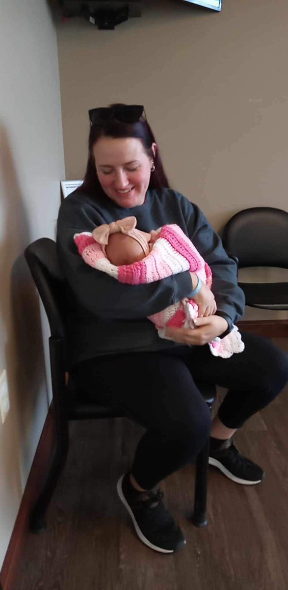 cheybaker19's tweet photo. It’s not often a mom gets a genuine photo with her kid(s). I’m thankful for my mom today 💕 https://t.co/mfVA8lji1T