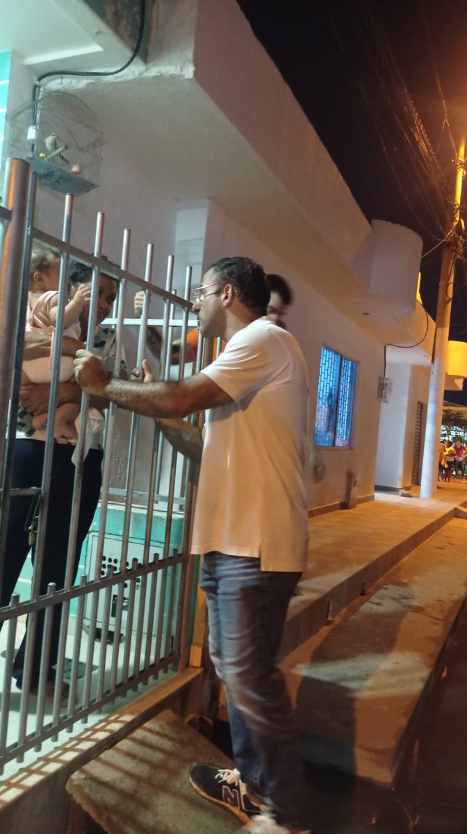 BNova53's tweet photo. Recorrido del candidato @kerguelenhugo en el barrio pastrana borrero, de casa en casa llevando sus principales propuestas. 
Si lo dice, lo hace !!!  👍 
#UnaSolaMonteria #Elecciones2023 https://t.co/ltMPlz3Qeu