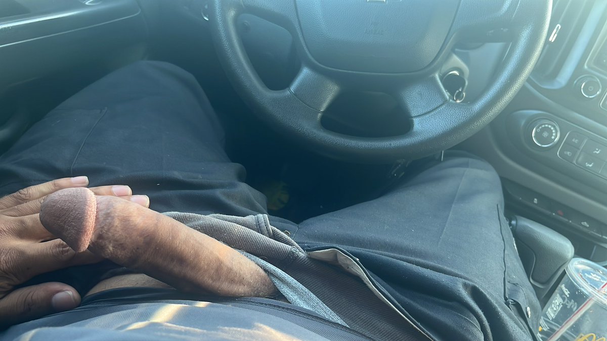 Bertoixback's tweet photo. Ran out of gas in the work truck, somebody come suck my dick to pass the time #Public #h0rny #BBC https://t.co/pLucKbKjX6