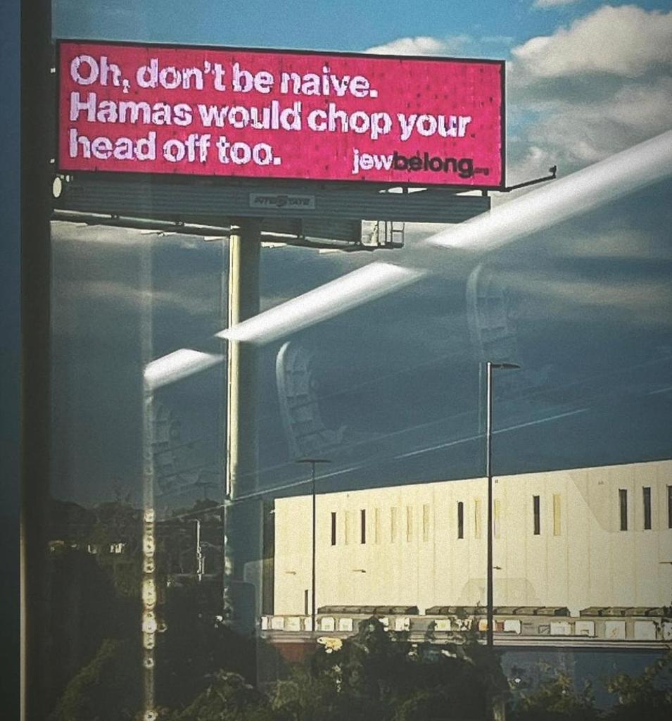 YWN's tweet photo. Seen outside the Lincoln Tunnel. https://t.co/QUaNNV8BCV