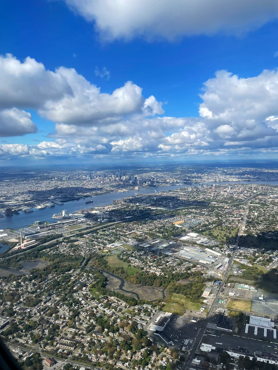 Happy to be in Philly for #AoIR2023 to co-present our #darkdesign / #deceptivepatterns work with <a href="/cpb27/">Claire Bessant</a>  Beautiful fall weather up here 🍂