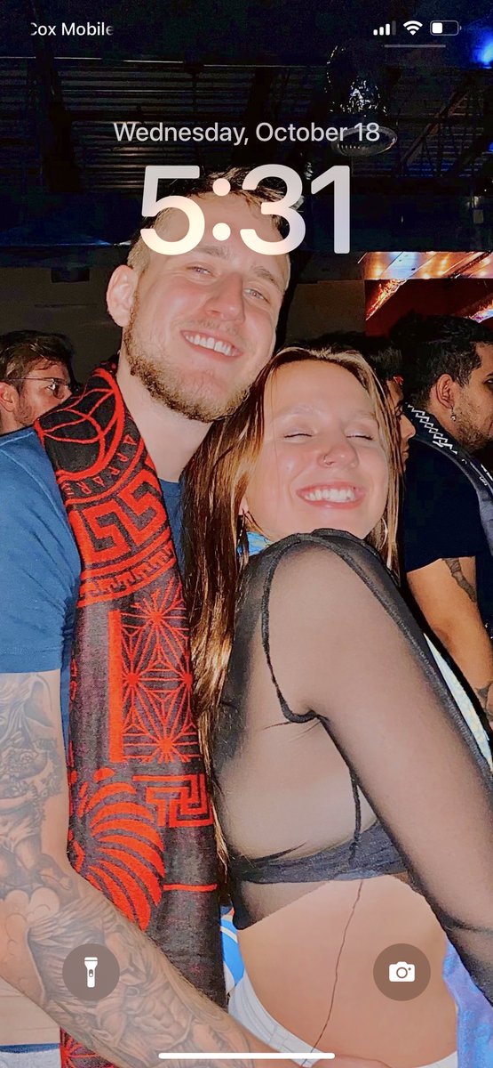 SightsV's tweet image. Yuh