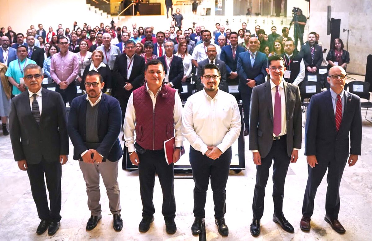 danielo_fajardo's tweet photo. En el Centro Cultural Tijuana hoy presentamos la Quinta edición de la "Red Nacional Metropolitano 2023" que impulsará las alianzas transfronterizas en el norte y sur del país. Se atacarán problemas de agua, movilidad, usos de suelo y vivienda. @SRE_mx @GobBC @SEDATU_mx https://t.co/R0ZG7BnnnO