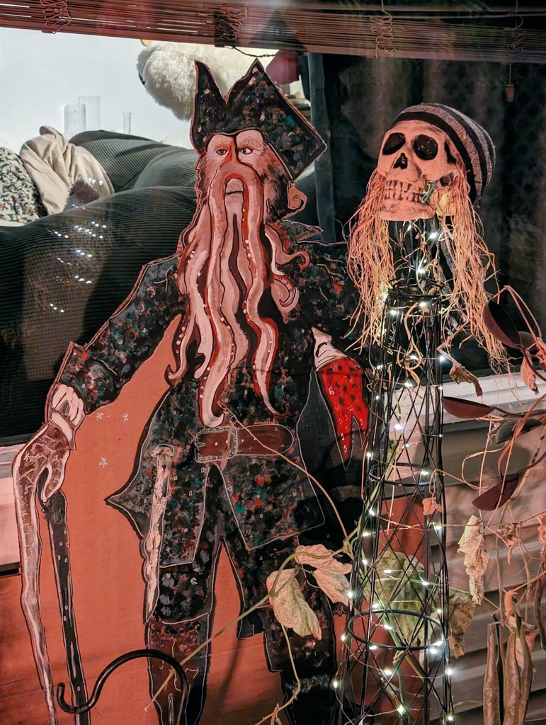 LKeindel's tweet photo. @sonic1029 @yegfoodbank @HunterAtHome Yarrr! He'd better watch out for my 3 hand-painted pirates! #DevonAlberta https://t.co/jPFiOERF8A