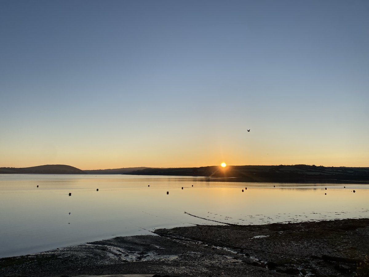 Sunrise on the river To book bikes call: 01208 813050 #sunrie #wadebridge #padstow #cameltrail #bikehire #cyclehire #halftermcornwall #thingstodoincornwall #twowheels #cycling #cornwall