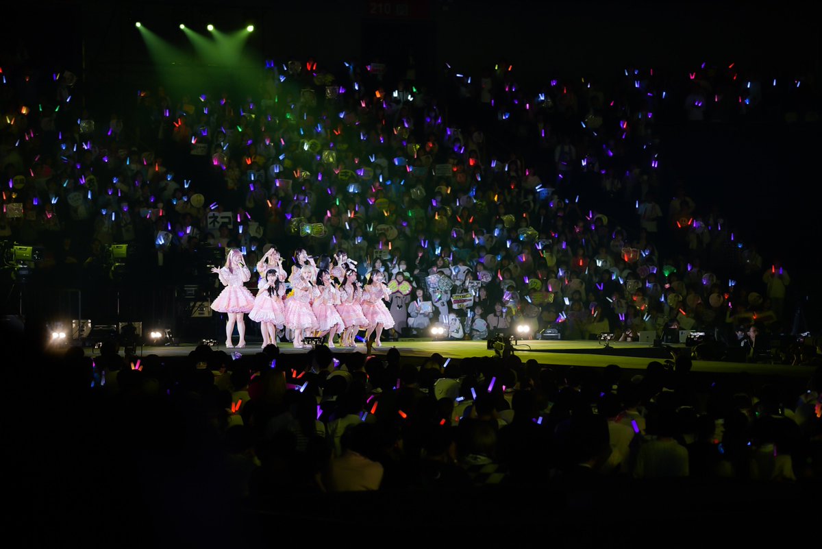 htm_rkchun's tweet photo. ペンライトの海の中にいるイコラブちゃんが良すぎる。
#諸橋沙夏 #さなぼいす
#イコラブ  #イコラブ6周年 
#イコラブ6周年コンサート
#イコラブ_カメコ https://t.co/IHxCjBUT1Q
