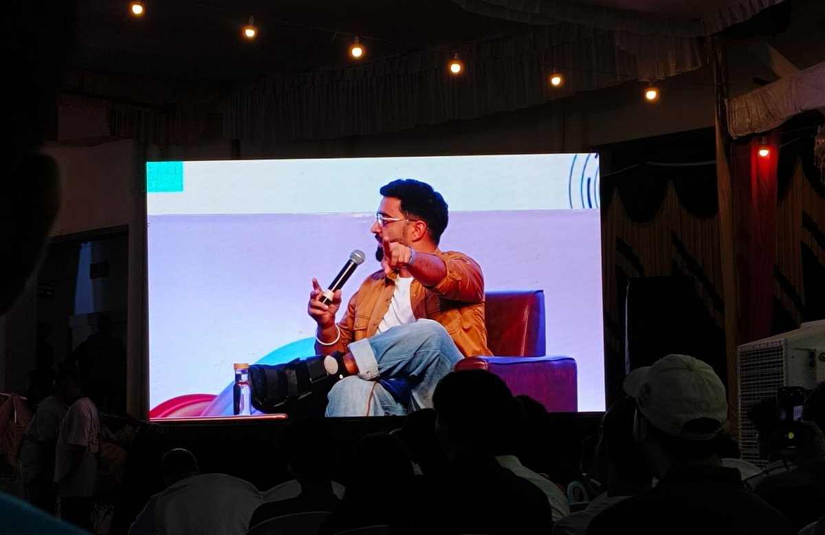 SatyamBage's tweet photo. Had a great evening yesterday. #TechTatva with @chetan_bhagat and @therahuldua at Conclave. https://t.co/bFMRfVFkWH
