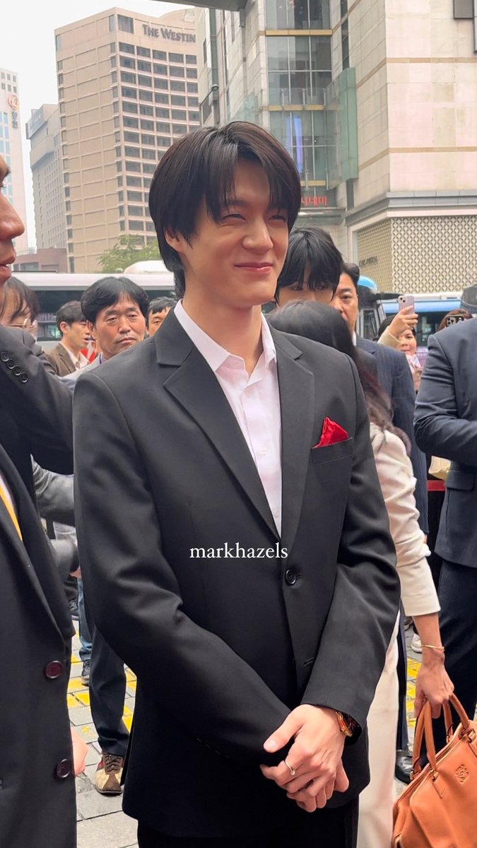 หล่อ  ดูดี สะอาด เหมือนอาบน้ำวันละ 100 รอบ