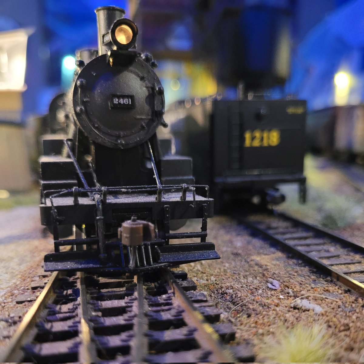 Got a closer look at the STEAMERS😃
#sweet #modeltrains #steamengines 
#modelrailroad #modelrailway #modeltrains #trainlayout #railroadmodeling #scaletrains #ho_scale #railwaymodelling #trainmodeling #railroadlayout